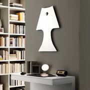 Shaped mirror Julius that refers to the shape of a table lamp