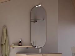 Oval bathroom mirror with Led spotlight Sampi, complemented by a 1.8 cm thick shelf