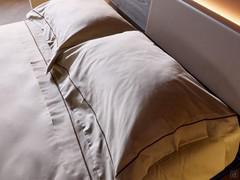 Made-to-measure cotton satin sheet set for double beds and available in different sizes also for single, square, king-size or round beds