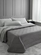 Percale cotton bedding set consisting of bed sheet and spring quilted quilt