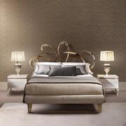 Dolcevita bed with Cantori's Ghirigori nightstands