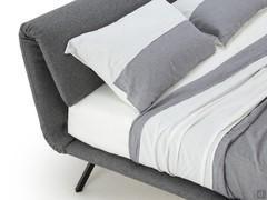 Detail of the adjustable headboards to support the pillows