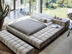 Bed Squaring by Bonaldo with high headboard proposed in the variant with side peninsula