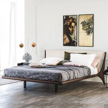 Nelson luxurious wood leather bed by Cattelan with real or faux leather headboard