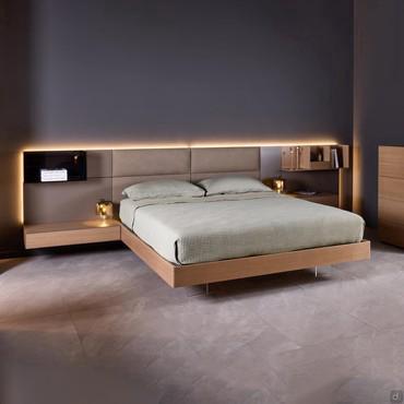 Wooden bed with California panelling