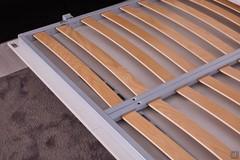 Detail of the bed base included in the Poker bed, with wooden slats for optimal comfort and rest