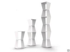 The three sizes of the modern metal bookcase Cult offered in white lacquer