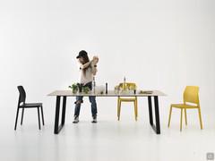 The stackable chair Jana is also ideal in combination with important dining tables