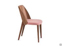 Side view of the chair Nadine from which the particular inclination of the curved wooden backrest can be seen