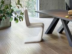 One-piece upholstered chair Venere by Bonaldo paired with Big Table table