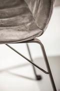 Ginevra has a wooden curved seat and seat-back structure covered in econubuck faux leather