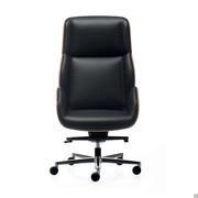 Suoni boss chair with glossy aluminium spoke base