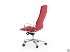 High ergonomic backrest and padded seat