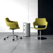 Wizard is a conference chair with swivel base and upholstered structure: here the models with flat round base and with spoke base with wheels