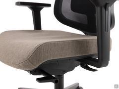 Elon office chair with upholstered seat and mesh backrest, covered in fabric or faux leather