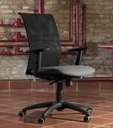 Task chair Jeff with fabric-covered seat and mesh backrest