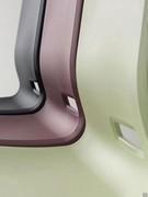 Detail of the curvature of the shell, also notice the lower hole to provide grip and facilitate moving the chair