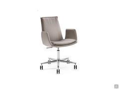 Dalila padded chair with cushion and armrests. Leather upholstery and 5-spoke swivel base on wheels, in brushed aluminium.