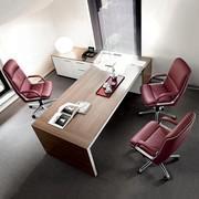 Office armchair with upholstered arms Kiruna in executive and operative versions