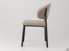 Side view of the Omnia armchair, the most elegant of the variants available in the configurator