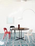 Coloured Minima wooden chairs, combined with the Graphic round dining table