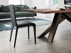 Elegant and modern chair Filly juxtaposed with a Big Table by Bonaldo