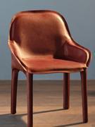 Belting leather chair with low armrests Kamet