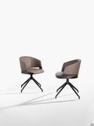 Velis in the swivel lounge armchair version with 4 spokes