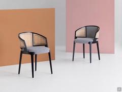 The two available versions of the Velis lounge chair with a Vienna straw backrest