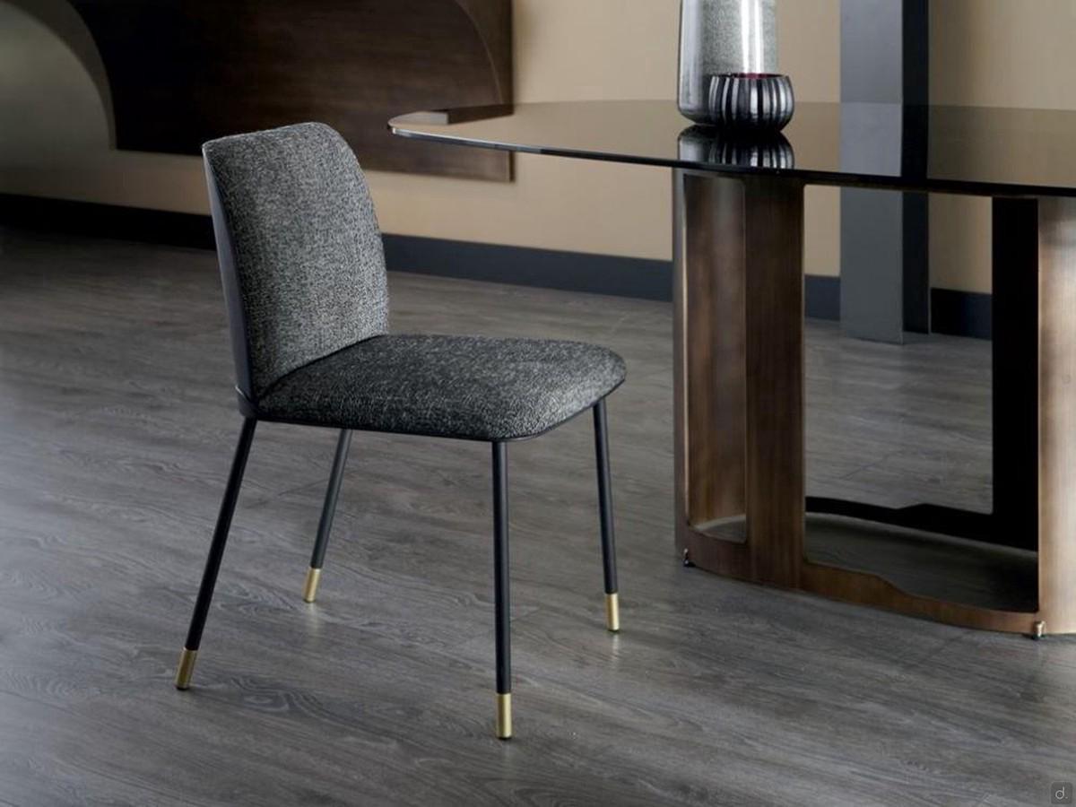 Two-tone upholstered metal chair Oasi by Cantori, with brass tips and backrest in leatherette or leather