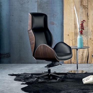 Suoni executive chair with rosewood shell and leather upholstery