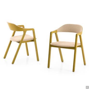 Scandinavian design chair with arms Bryanna