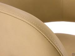 Detail of upholstery in sand-coloured Lanilina natural leather