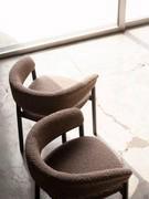 Detail of the U-shaped curved backrest to form the armrests of the Lisa armchair