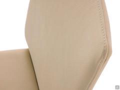 Detail of the upholstery here proposed in Seta leather, a semi-aniline with natural grain