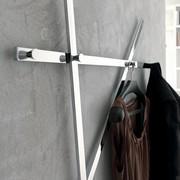 Detail of the overlapping of the rods that creates a three-dimensional effect on the coat rack Trio 