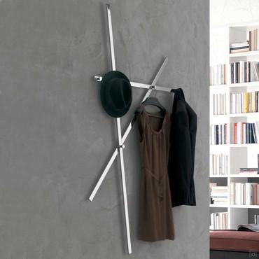 Trio wall-mounted stylish coat rack with 5 chrome-plated metal knobs