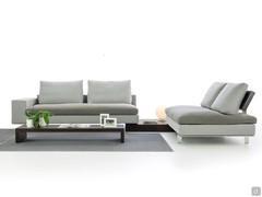 Alma minimalist low bench, placed in front of a sofa