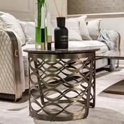 Round end table, ideal next to a refined sofa or an armchair