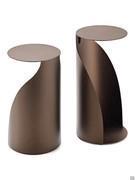 The coffee table is available in two heights, 48 or 55 cm