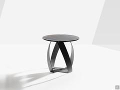 Round coffee table with woven base Bon Bon with black Marquinia marble top