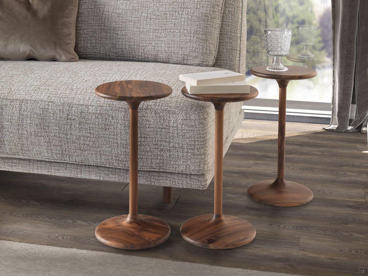 The round solid wood coffee table Miller is a practical and elegant holder to be placed beside a sofa or armchair