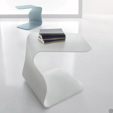 Duffy coffee table with a sinuous shape