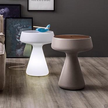 Maki modern end table with internal light