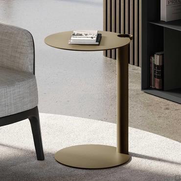 Lollo lacquered metal side table