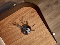 Detail of the top in canaletto walnut, also available in black ash