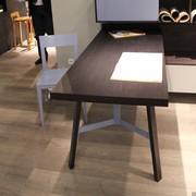 Plan Desk legs can be chosen matching the top