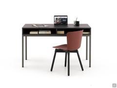 Modern desk with metal frame Egeo, top made of melamine with customizable finish