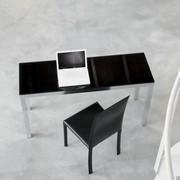 The console table is perfect to be used in a living, a bedroom or a kitchen to allow students to study and use the computer