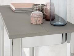 Detail of the Beton eco-mortar top with cement effect (chromed legs not available)